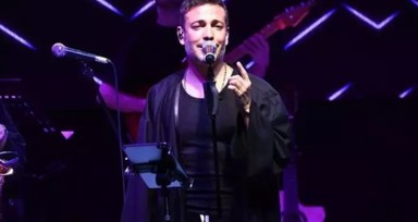 Yeni şarkısını çıkaran Oğuzhan Koç klibinde Demet Özdemir'e benzeyen bir kadını oynattı!