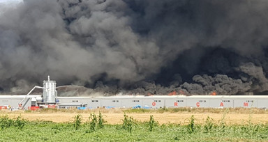 Bursa'nın İnegöl ilçesinde bir fabrikada yangın çıktı