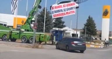 Aracını vinçle asarak protesto etti! Sıfır aldı 500 bin TL'lik masraf çıkartı