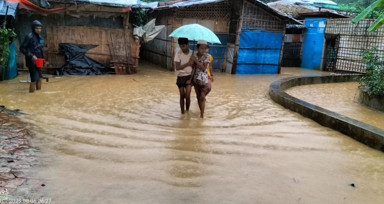Bangladeş'te muson yağmurları dünyanın en büyük mülteci kampında sele sebebiyet verdi