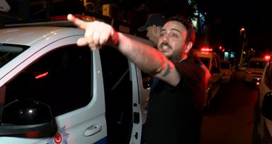 İstanbul Bağdat Caddesi'nde sarhoşlar polise şov yaptı! Ters kelepçe ile gözaltı