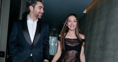 Neslihan Atagül eşi Kadir Doğulu ile tatiline tam gaz devam ediyor! Yatak pozunu paylaşan güzel oyuncu o ayrıntıyı da kareye ekledi