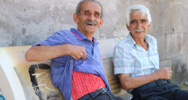 Kavurucu sıcaktan yün içlik ile korunuyor! 'Selanik' hayrete düşürdü