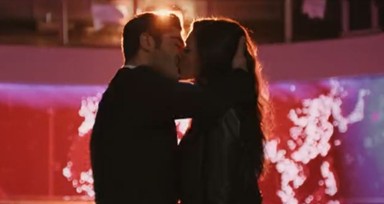 Hande Erçel ve Burak Deniz 'Bambaşka Biri' dizisinde buluşuyor! İlk tanıtım yayınlandı