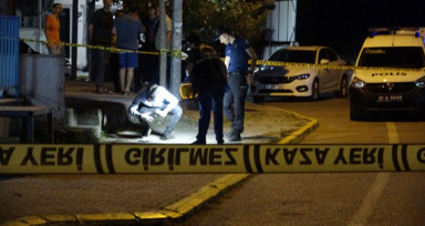 Cadde ortasında bir kadını öldürüp, parkta intihar etti  