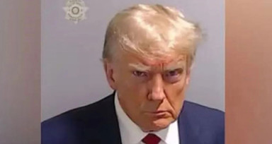 Trump'ın sabıka fotoğrafı ticarete dönüştü! Tişörtlere, bardaklara basıldı