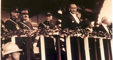 Tevfik Rüştü Bey'den samimi bir istek: Numarasız güneş gözlüğü! Atatürk'ün el yazısı notları ortaya çıktı