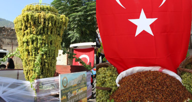 Manisa'da kuru üzüm pazara açılıyor! Sezonun ilk ürünü 1250 TL'den satıldı