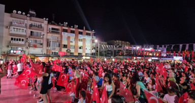 Türkiye'nin dört bir yanında Filenin Sultanları'nın final maçı için dev ekran kuruldu