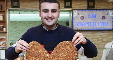 CZN Burak hastaneye kaldırıldı