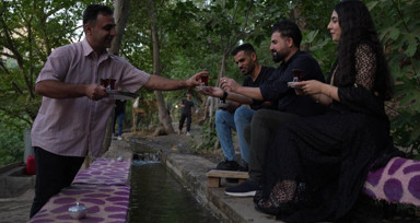 Sınırda çay keyfi: Irak'ta demlenen çaylar İran'da içiliyor