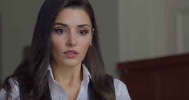 Bambaşka Biri dizisinin Savcı Leyla'sı Hande Erçel, mimikleriyle gündemde! Bu performans 1 yıllık eğitim sonucu ortaya çıkmış