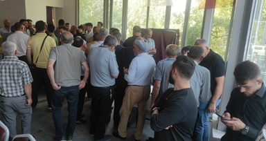 CHP Siirt İl Kongresinde çıkan kavgada sandalyeler havada uçuştu!