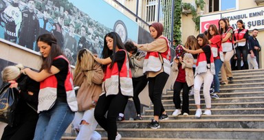 Kargocular ve avukatların "kötü ayakkabı" oyunu! Dolandırıcı çete çökertildi, 48 kişi adliyede milyonluk kazanca el konuldu