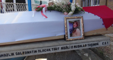 Oyuncu Seda Fettahoğlu, memleketinde toprağa verildi! Çocuklar Duymasın'daki rol arkadaşları yalnız bıraktı