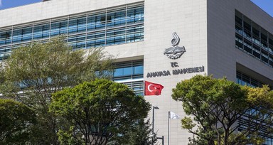 PKK elebaşı Abdullah Öcalan'a sarf ettiği sözler gerekçesiyle Şanlıurfa Milletvekili Ömer Öcalan'a soruşturma açıldı