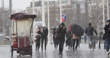 Meteoroloji'den 43 ile sarı ve turuncu kodlu uyarı! AKOM: Mecbur kalmadıkça trafiğe çıkmayın