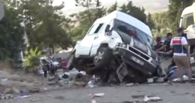 Son dakika! Gaziantep'te katliam gibi kaza! Kamyon 4 aracı biçti: Çok sayıda ölü ve yaralı var