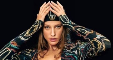 Serenay Sarıkaya markaları peşinden koşturuyor! Verdiği pozlarla herkesi mest etti...