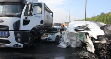 Anadolu Otoyolu'nun Kocaeli geçişinde zincirleme kaza! 3 kişi yaralandı