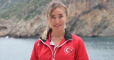 Şahika Ercümen rekorunu Cumhuriyet'in 100. yılına ithaf etti