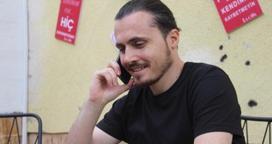 Sivas'ta bir genç telefon dolandırıcısını dolandırdı