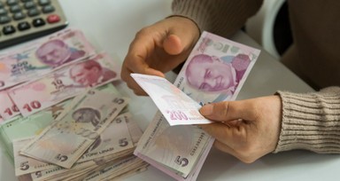 Emekliler müjde! 5 bin TL ikramiyenin hesaplara yatırılacağı tarih belli oldu... Çalışan emekliler de alabilecek mi?