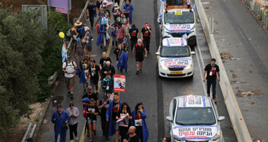 İsrailli esirlerin ailelerinden İsrail Başbakanı Binyamin Netanyahu'ya şok! Tel Aviv’den Batı Kudüs’e yürüyorlar