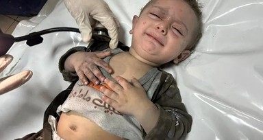 Katil İsrail'in hastane baskınından korkunç detaylar! Gözlerini bağlayıp kıyafetlerini çıkardılar