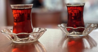 Herkes aynı hatayı yapıyor! Çay değil adeta zehir demliyoruz! Uzmanlar uyardı