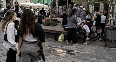 7 Ekim'den bu yana İsrail'de silahlanma arttı! Kadın-erkek herkeste silah var
