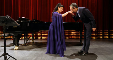 Özgür Özel'den Pervin Chakar açıklaması! Elini öptüğü için pişman değil