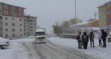 Erzurum'da okullar olumsuz hava şartları sebebiyle 1 gün tatil edildi