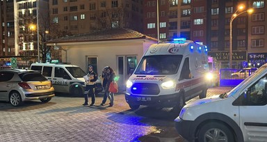 Sağlık çalışanlarına dehşeti yaşattılar! Baba oğul demir sopalarla saldırdı