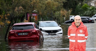 İzmir'de yollar göle dönerken Tunç Soyer Avrupa'ya gitti! Altyapı problemlerinden bırak İzmirli yönetime isyan ederken Soyer: İklim krizi...