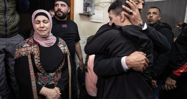 İsrail'in tutsak ettiği en küçük Filistinli esir Ahmed es-Selayme ailesine kavuştu! "En çok annemi özledim"