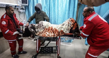 İsrail'in Gazze'ye saldırması sonucu yaralananlar Aksa Şehitleri Hastanesi'ne getirildi