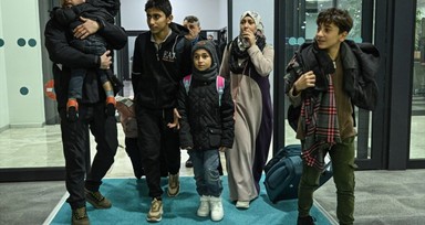 Gazze'den tahliye edilen 130 Türk vatandaşı Mısır üzerinden İstanbul'a ulaştı