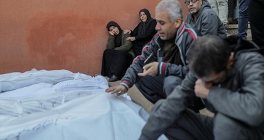 Gazze'de sayılı saatte 20 katliam: Öldürülenlerin sayısı 213 kişi artarak 17 bin 700'e yükseldi