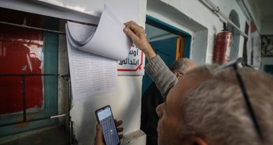 Mısır'da cumhurbaşkanlığı seçimi için başlayan oy kullanma işlemi devam ediyor