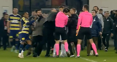 Ankaragücü Başkanı Faruk Koca hakem Halil Umut Meler'e sahanın içinde yumruk attı! İşte o görüntüler