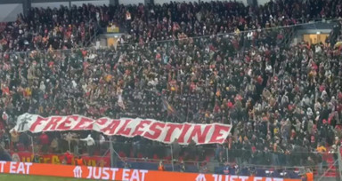 Galatasaraylılar Danimarka'da Filistin'i unutmadı! Free Palestine pankartı açtılar