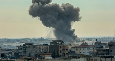 İsrail'in saldırıları altında olan Gazze'de iletişim bir kez daha kesildi