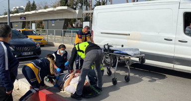 Kızıyla gezmek için dışarıya çıkan kadına araba çarptı