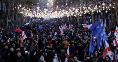 Tiflis'te Gürcistan'ın AB adaylık statüsü verilmesi kutlanıyor