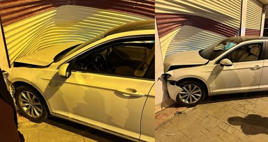 Mardin'de direksiyon hakimiyetini kaybeden sürücü otomobille dükkana daldı