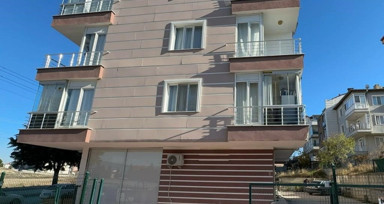 Burdur'da evlerine giren hırsızı, polisi beklerken ellerinden kaçırdılar