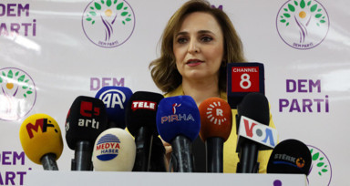 Son Dakika: DEM Parti'den yerel seçim kararı! CHP'ye yeşil ışık yatkılar, İstanbul'da 4 ilçeden aday çıkaracaklar!