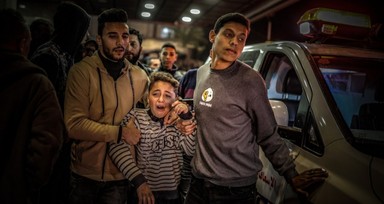 İsrail'in Gazze'ye yönelik alçak saldırıları devam ediyor! Yaralananlar Nasr Hastanesi'ne getirildi