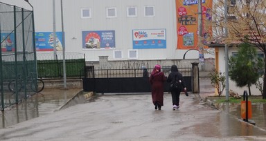 Okul önünde feci kaza! Faciadan kıl payı dönüldü